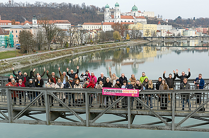 Zusammen mit Unterstützerinnen und Unterstützern