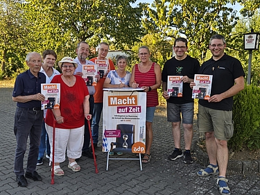 von li.: B. Köberlein, I. Kelly-Probst, U. Köberlein, R. Probst, K. und Ch. Kalb, U. Bach, St. Herold, J. Rees