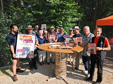 Gruppenbild der Gäste beim Sommerfest 2026 des ÖDP-Kreisverbands Bayreuth.
